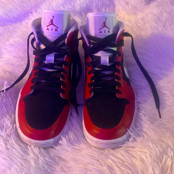 Women’s Air Jordan 1 mid ‘Gym Red Black’ US size 8 - Picture 2 of 6